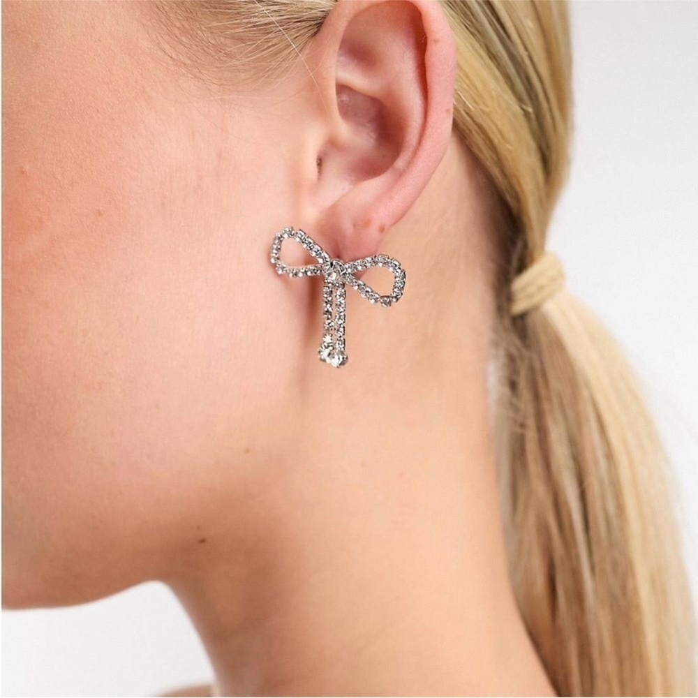 Elegant Silver Bow Earrings with Rhinestones
